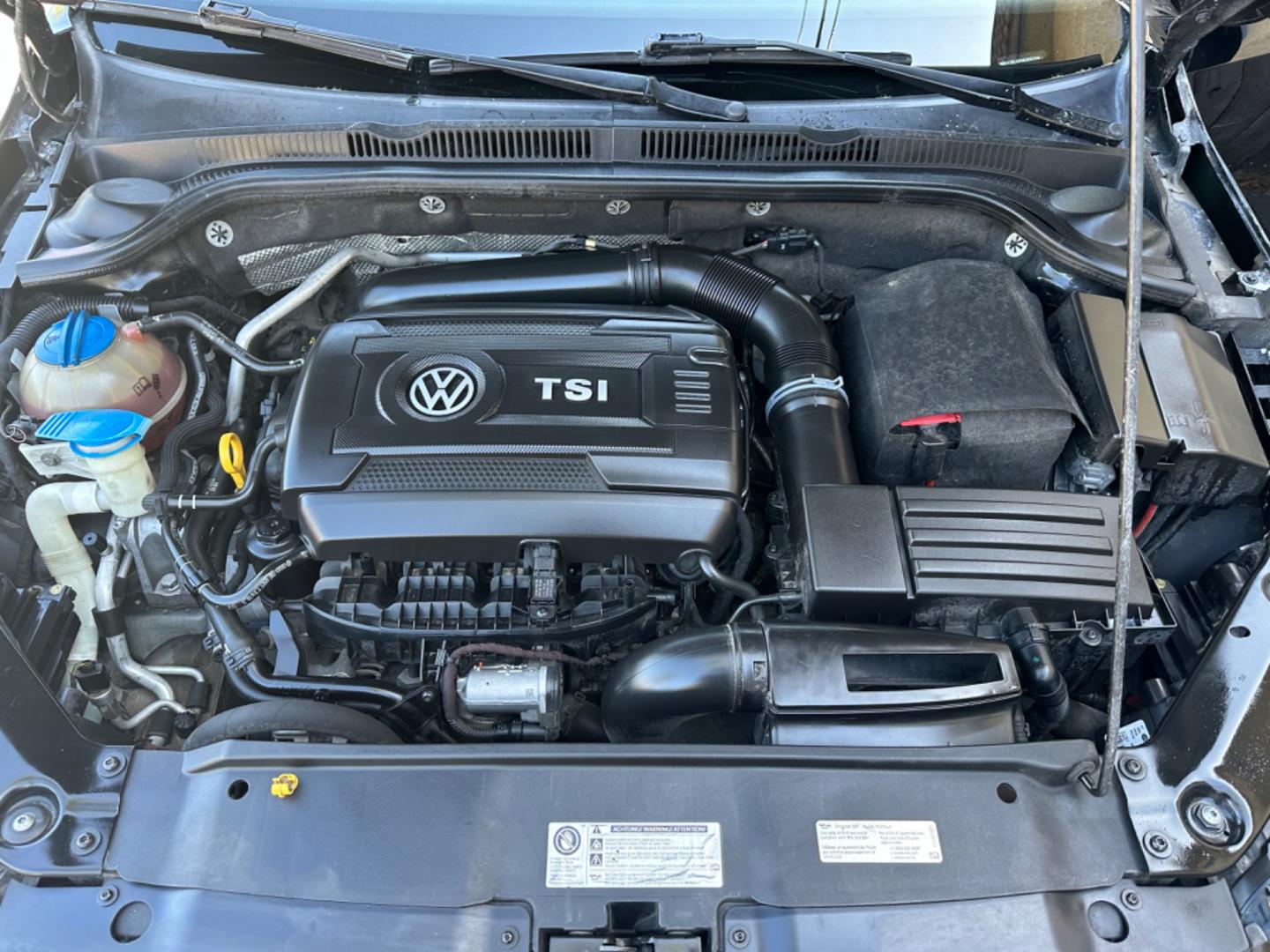 2015 Black /Black Volkswagen Jetta SE 5M (3VWD17AJ4FM) with an 1.8L L4 DOHC 20V engine, Automatic transmission, located at 30 S. Berkeley Avenue, Pasadena, CA, 91107, (626) 248-7567, 34.145447, -118.109398 - Black on Black! Premium Wheels! The 2015 Volkswagen Jetta SE encapsulates the ideal blend of contemporary design, advanced features, and the reliable performance Volkswagen is renowned for. Its sleek contours and sophisticated aesthetics reflect urban sensibilities, making it perfect for city drive - Photo#12